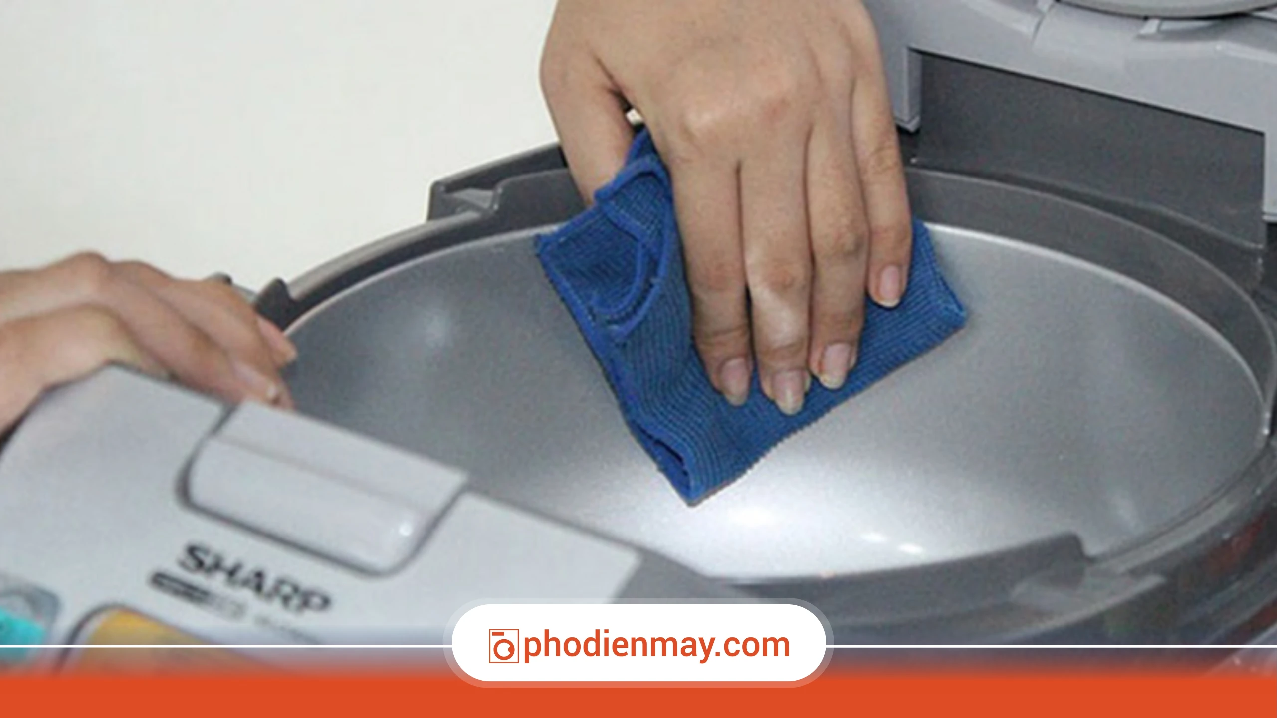 nồi cơm điện bị mốc