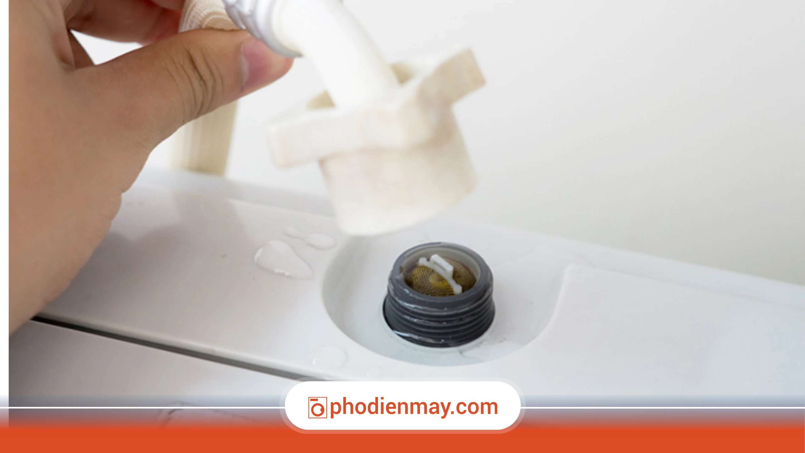 Hướng dẫn chi tiết khử mùi hôi và cặn bẩn trong máy lọc nước