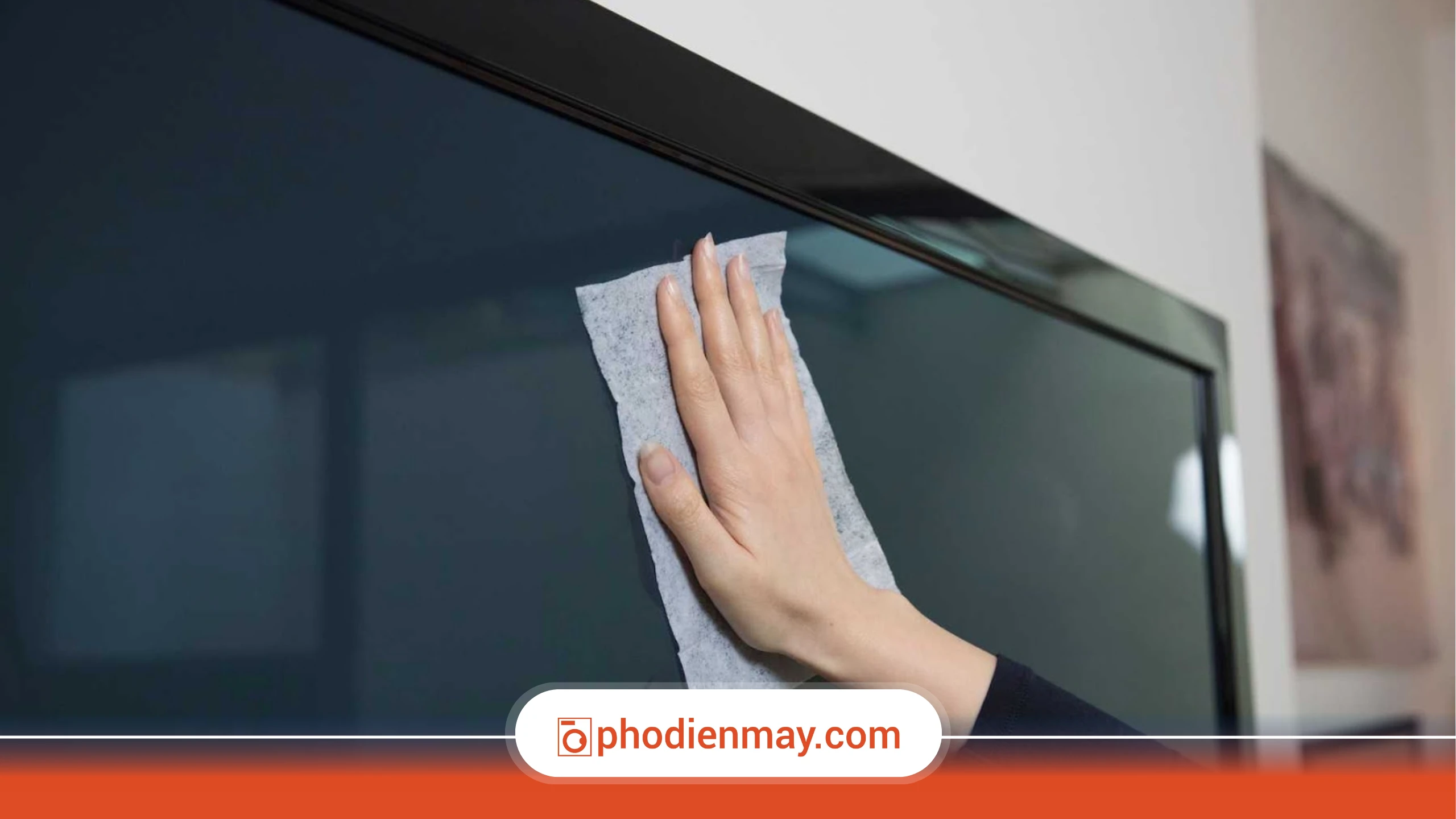 Hướng dẫn vệ sinh màn hình tivi đúng cách, sạch mà không hư hại