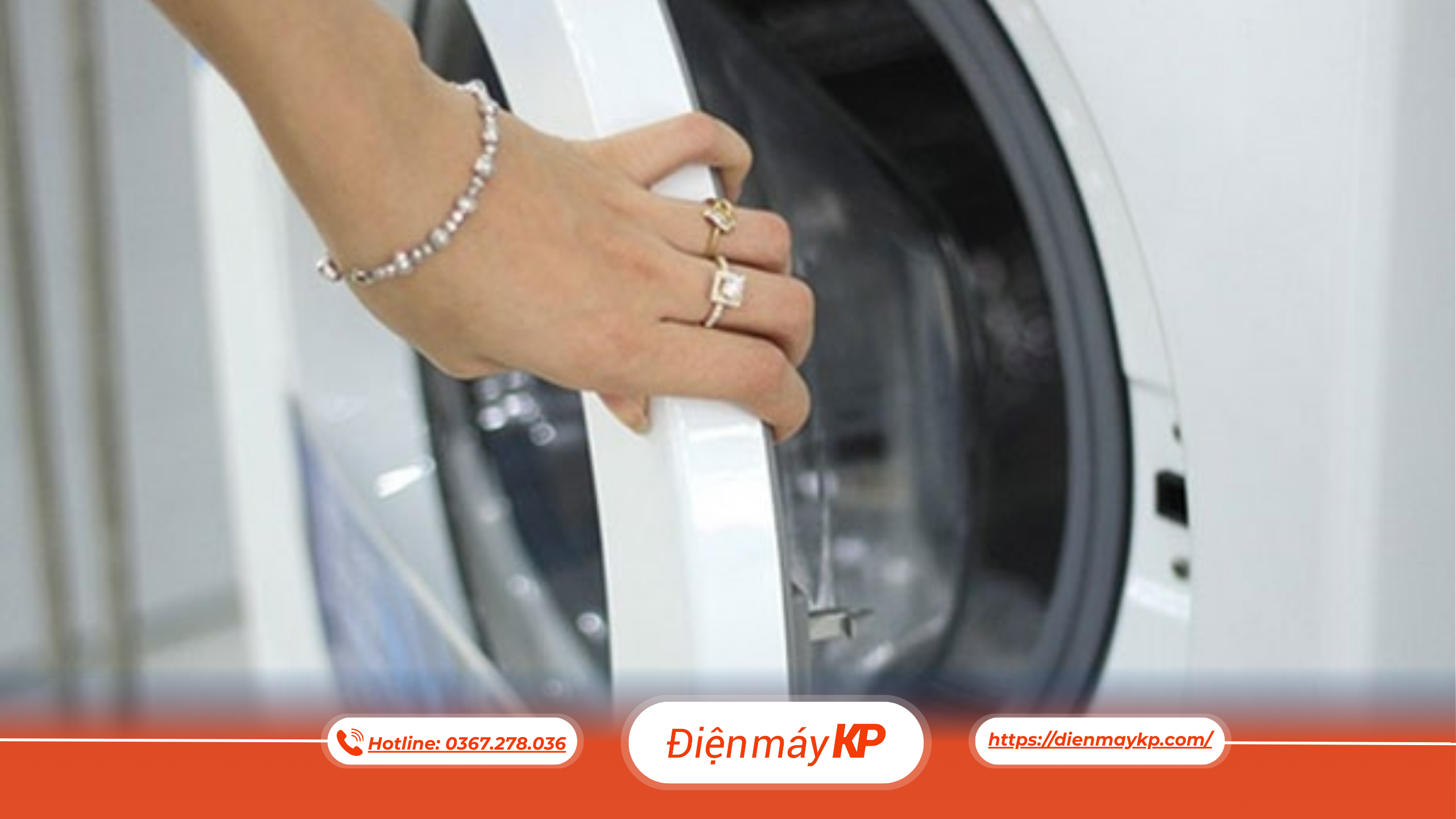 Quần Áo Bị Dồn Về Một Phía