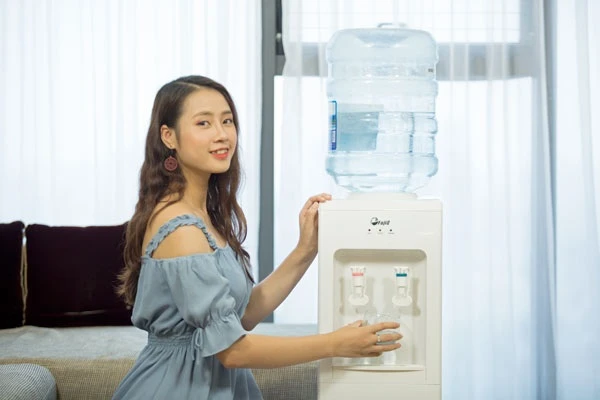 Cây nước nóng lạnh FujiE WD1105E công suất làm nóng lạnh nhanh