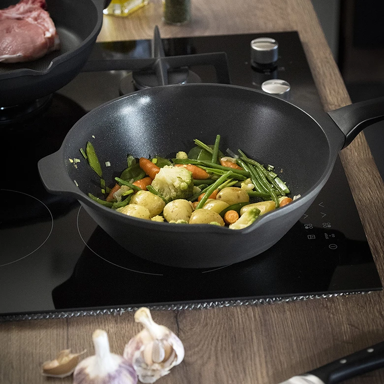 Chảo đúc cao cấp Tefal Robusto E2491944 28cm 