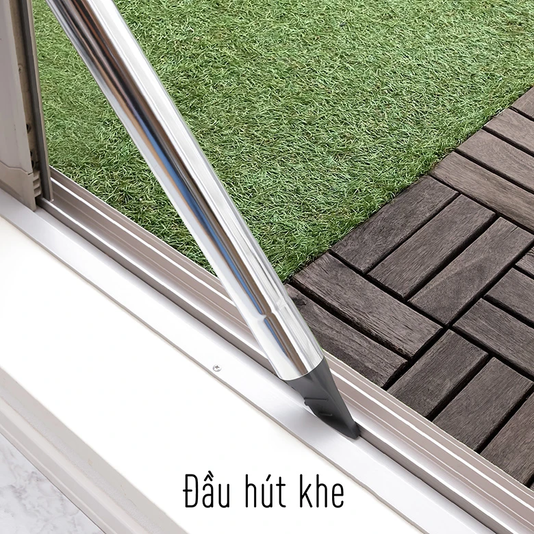 Máy hút bụi Panasonic MC-CL609HN49 có đầu hút khe