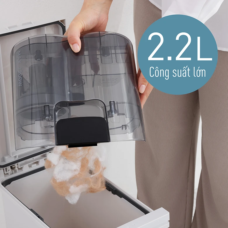 Máy hút bụi Panasonic MC-CL609HN49 có hộp chứa bụi lớn, dễ tháo lắp