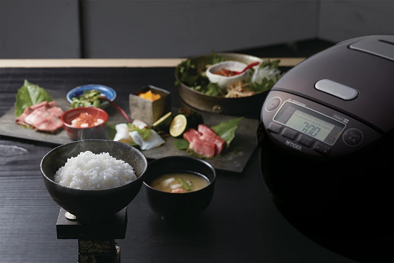 Nồi cơm điện tử cao tần áp suất Tiger JPK-W18W-T truyền nhiệt tốt và giữ nhiệt tốt