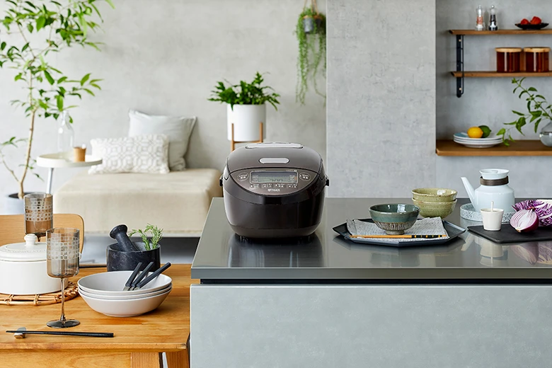 Nồi cơm điện tử cao tần áp suất Tiger JPK-W18W-T mang đến kiểu dáng mới