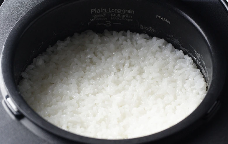 Nồi cơm cao tần Tiger JPF-A55W-W có lòng nồi chống dính 5 lớp